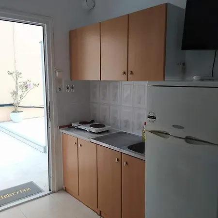 Afroditi Haus מלון